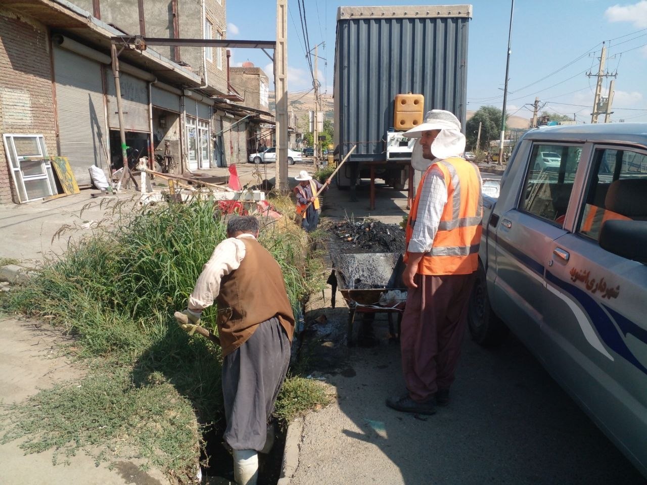 پیش‌گیری از سیل: عملیات لایروبی و پاکسازی در نقاط کلیدی اشنویه