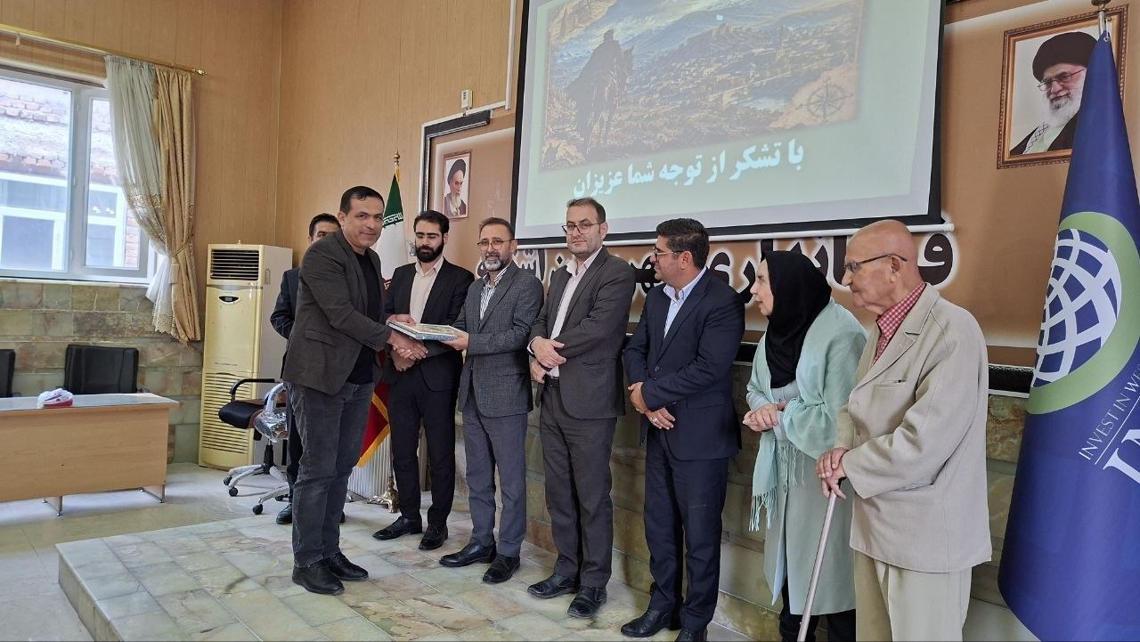 تجلیل از مورخان و فعالان فرهنگی اشنویه در آیین رسمی