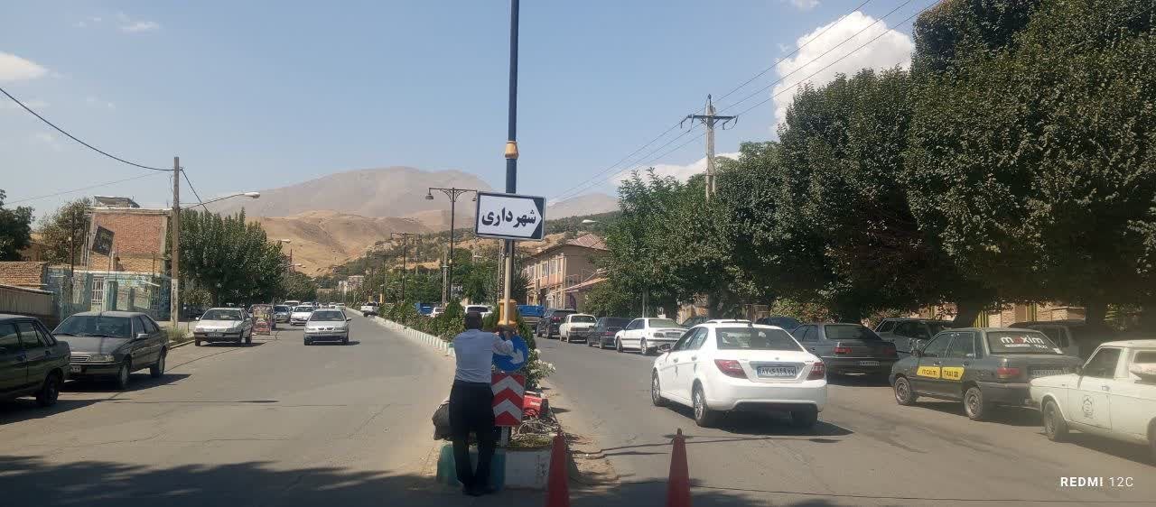 نصب تابلوهای راهنمای مسیر در نقاط مختلف شهر اشنویه برای دسترسی آسان‌تر