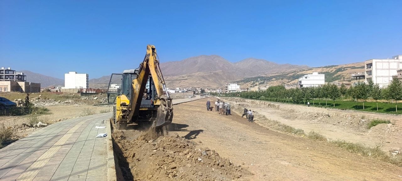 آماده‌سازی فاز چهارم خیابان ساحلی برای توسعه فضای سبز شهر اشنویه