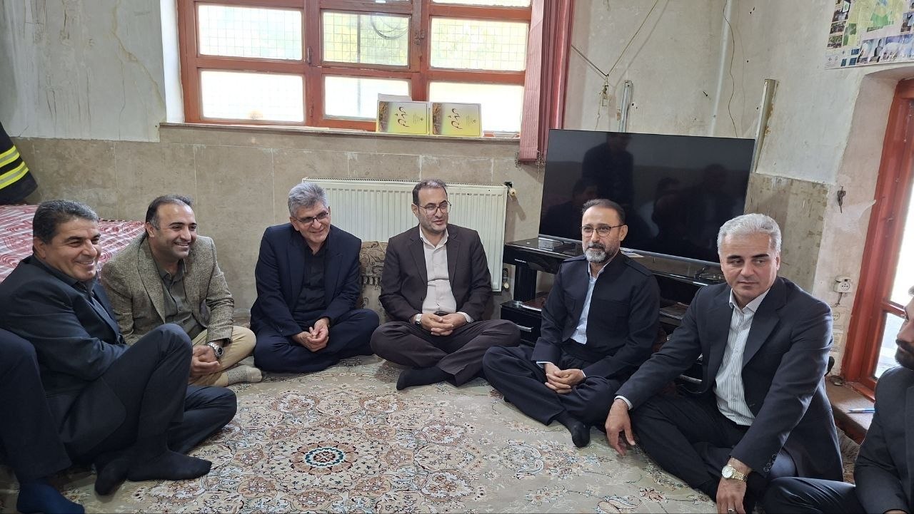 تجلیل از آتش‌نشانیان اشنویه در روز ملی آتش‌نشانی و ایمنی