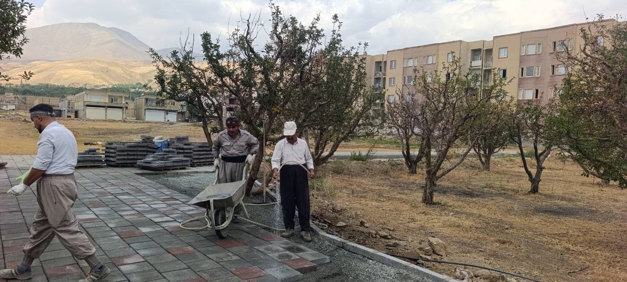 پلاک‌گذاری در پارک جانبازان اشنویه؛ گامی در مسیر توسعه عمران شهر