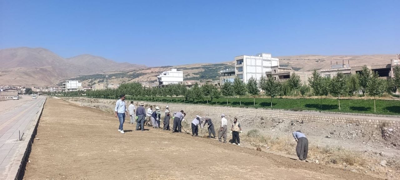 آماده‌سازی فاز چهارم خیابان ساحلی برای توسعه فضای سبز شهر اشنویه